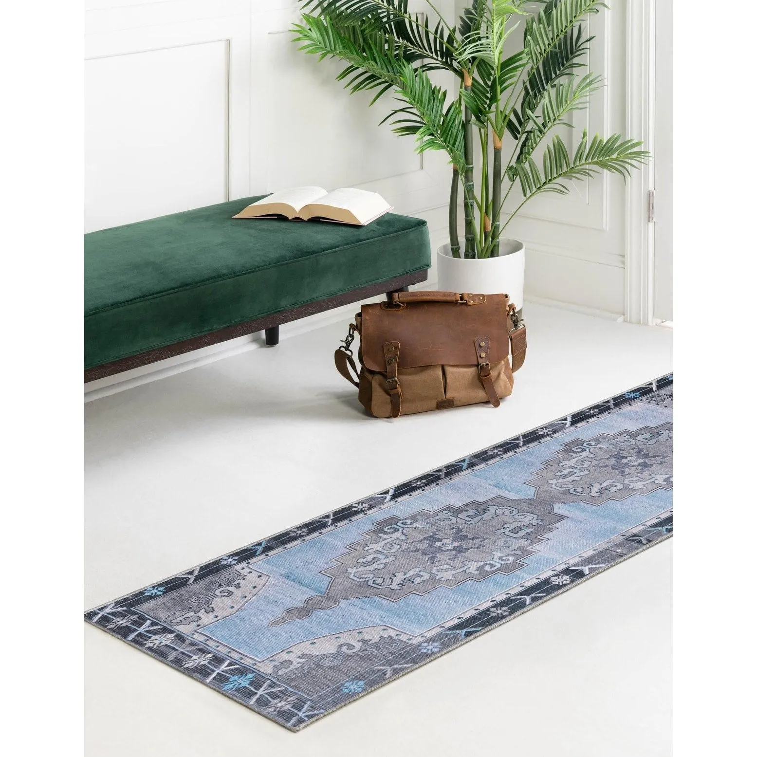 Traditional Rine Collection Area Rug