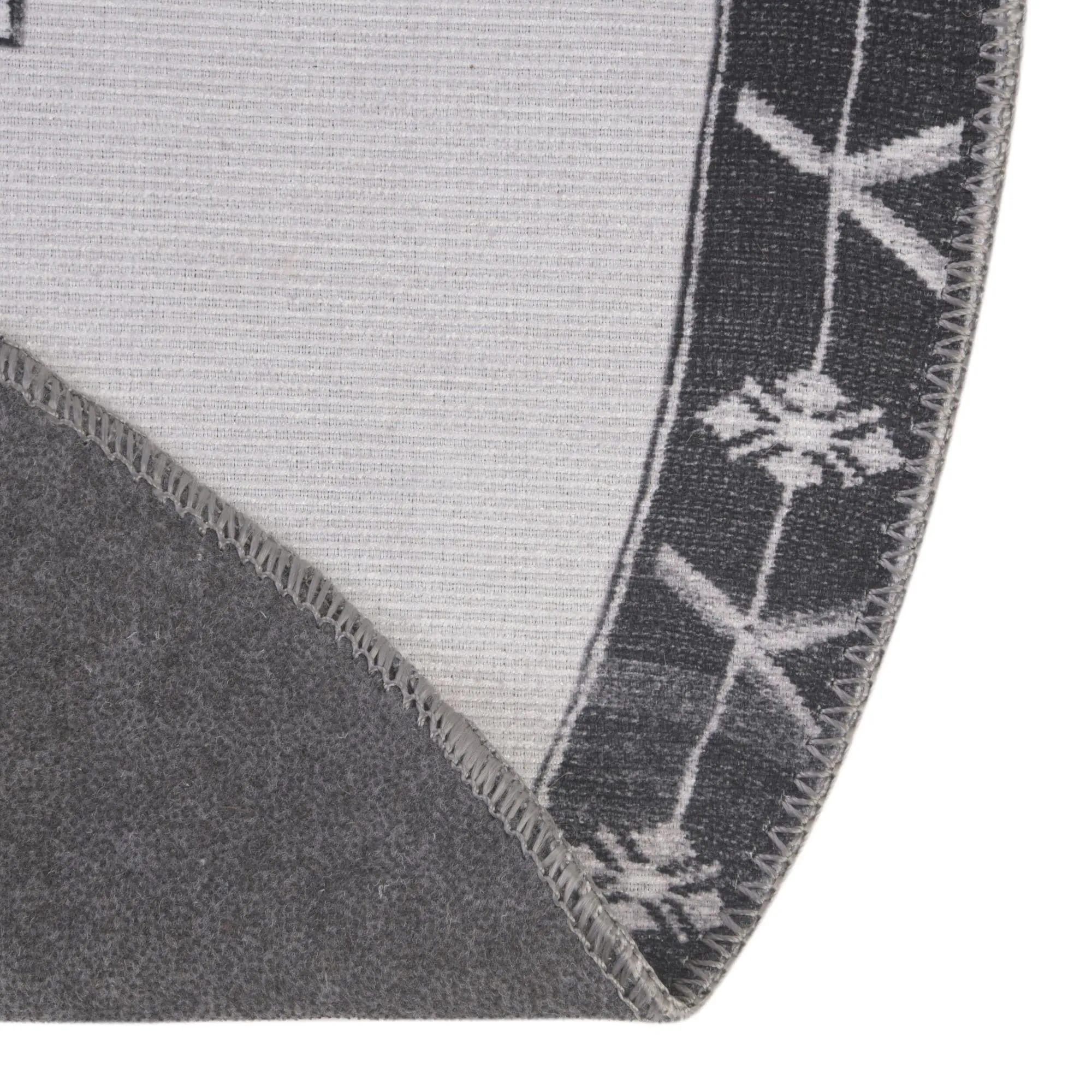 Traditional Rine Collection Area Rug