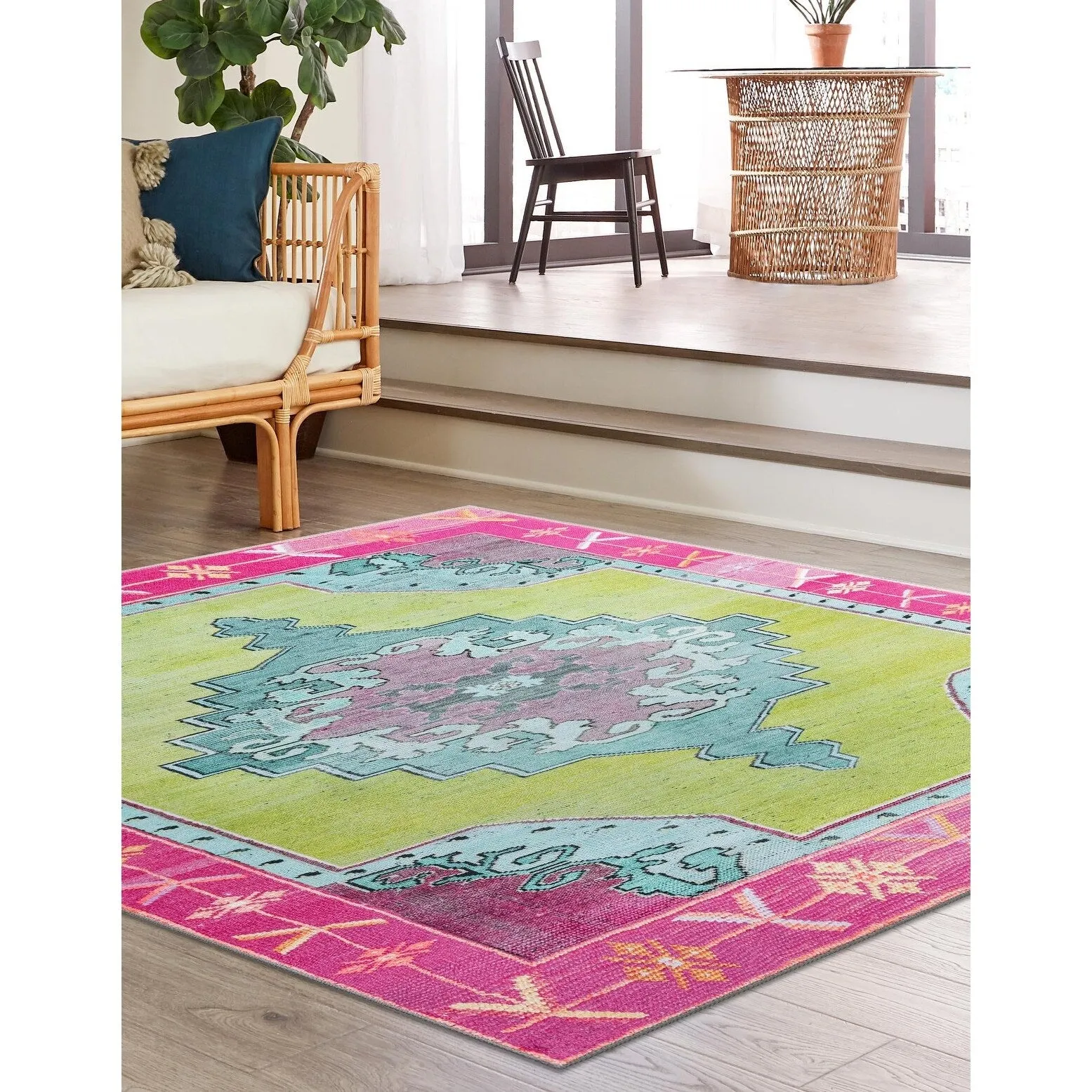 Traditional Rine Collection Area Rug