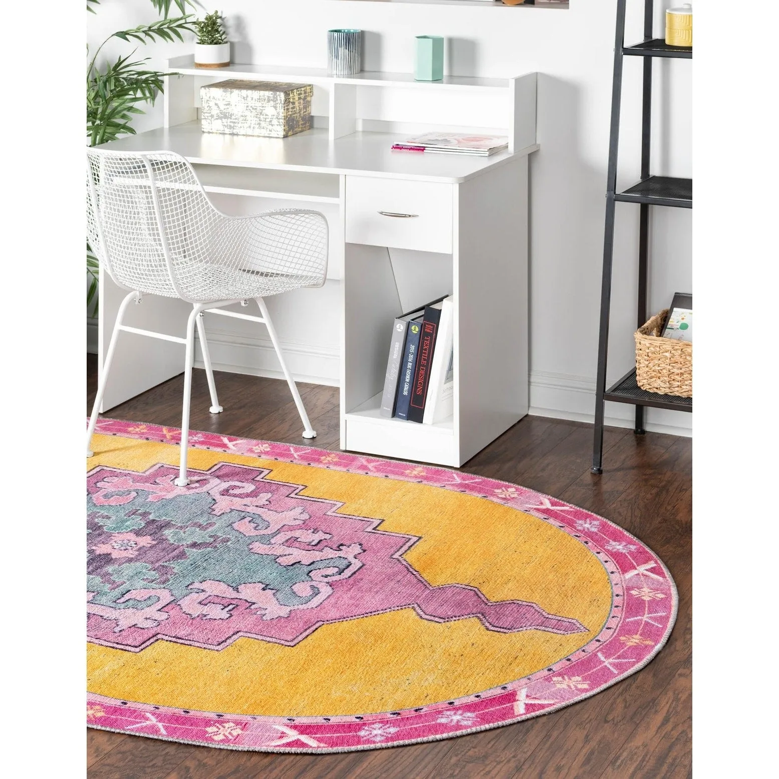Traditional Rine Collection Area Rug