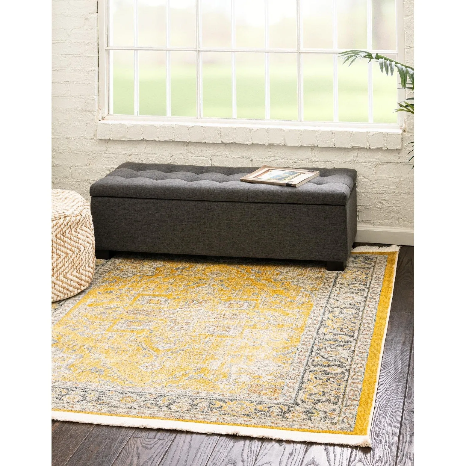 Traditional Samana Collection Area Rug