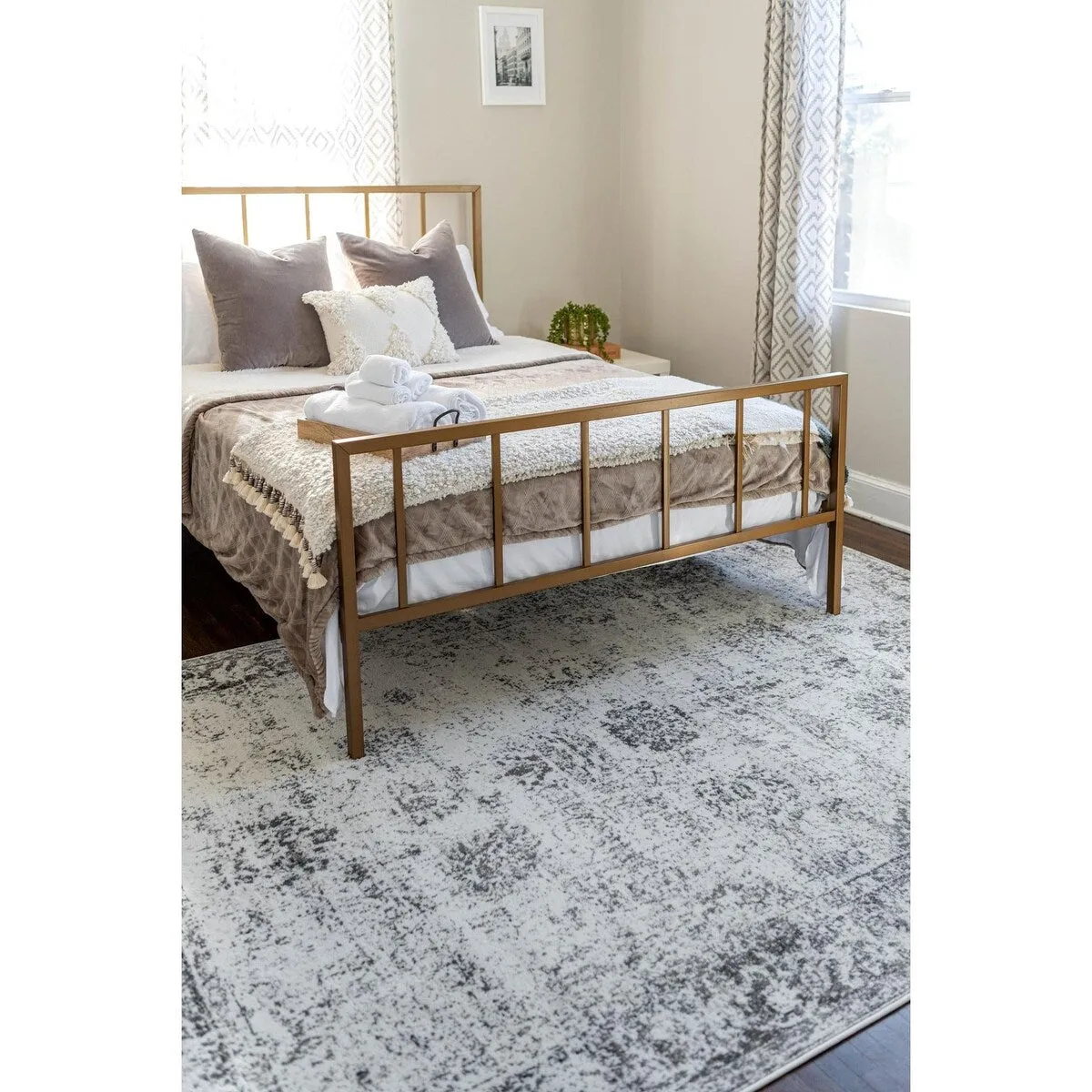 Transitional Fredo Collection Area Rug