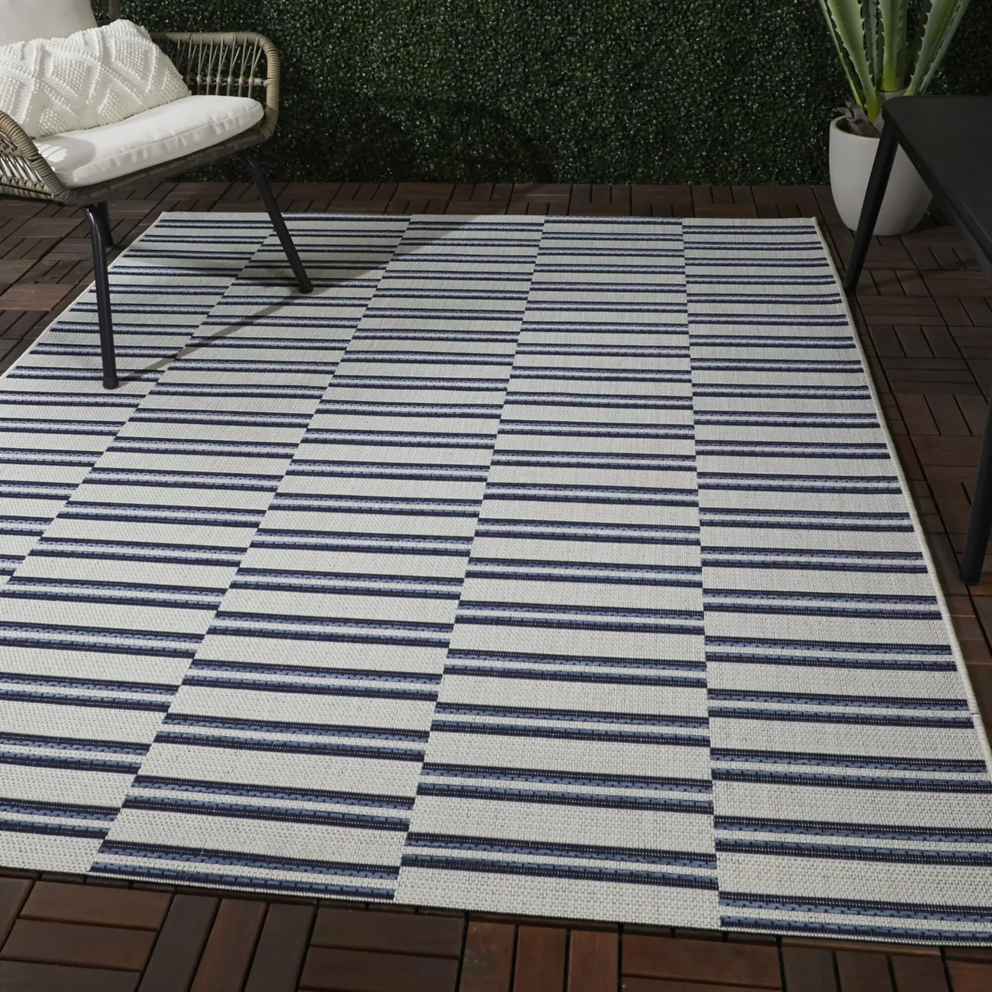 Trevor Modern Striped Indoor/Outdoor Area Rug