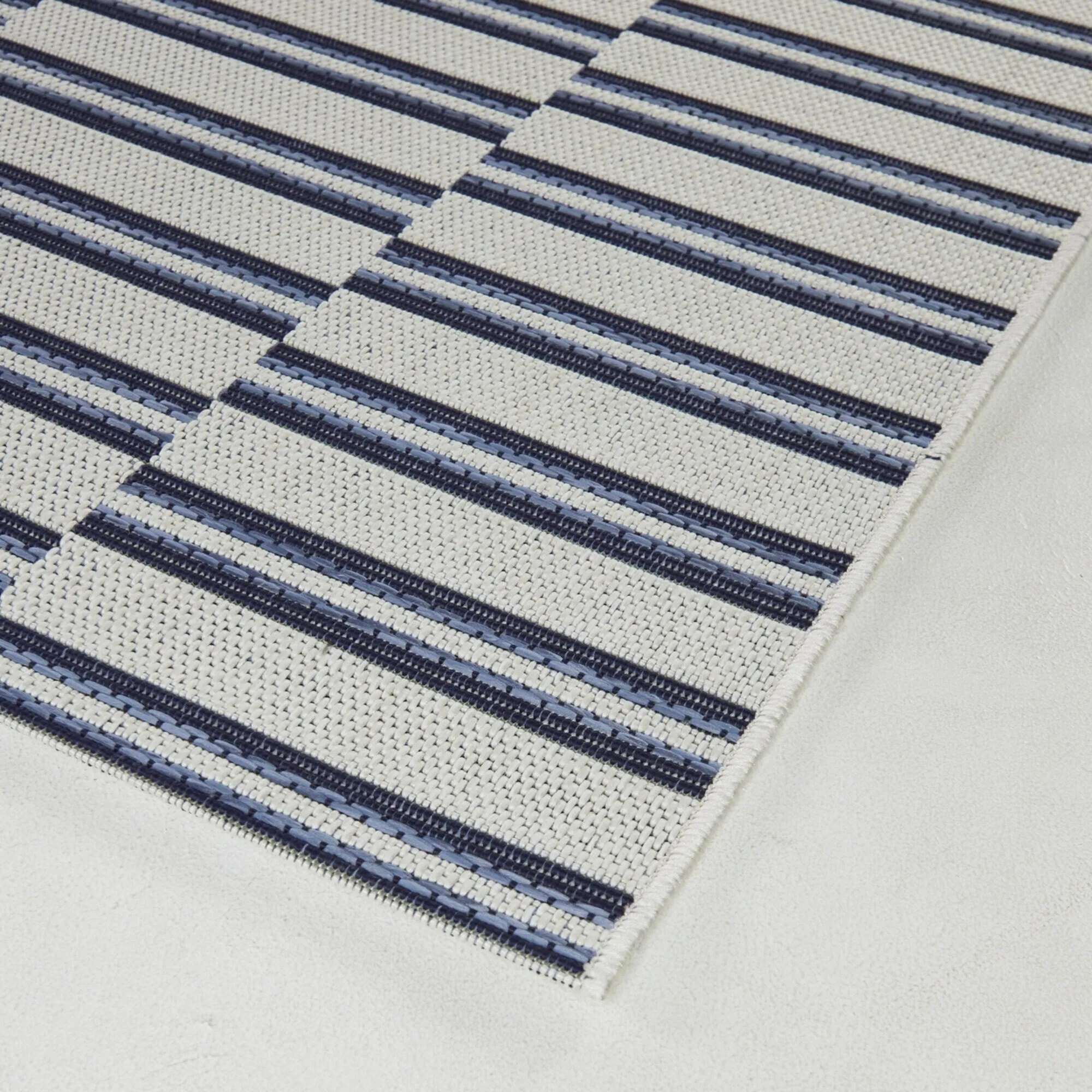 Trevor Modern Striped Indoor/Outdoor Area Rug