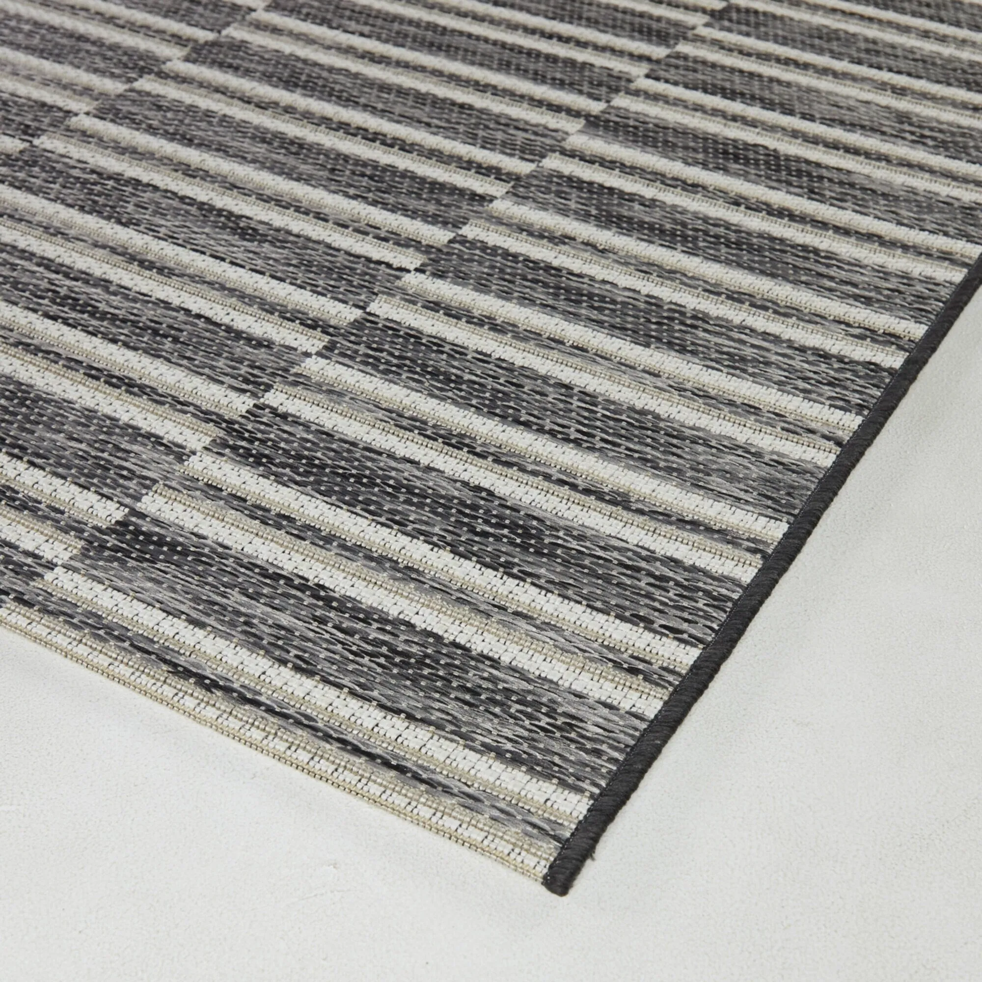 Trevor Modern Striped Indoor/Outdoor Area Rug