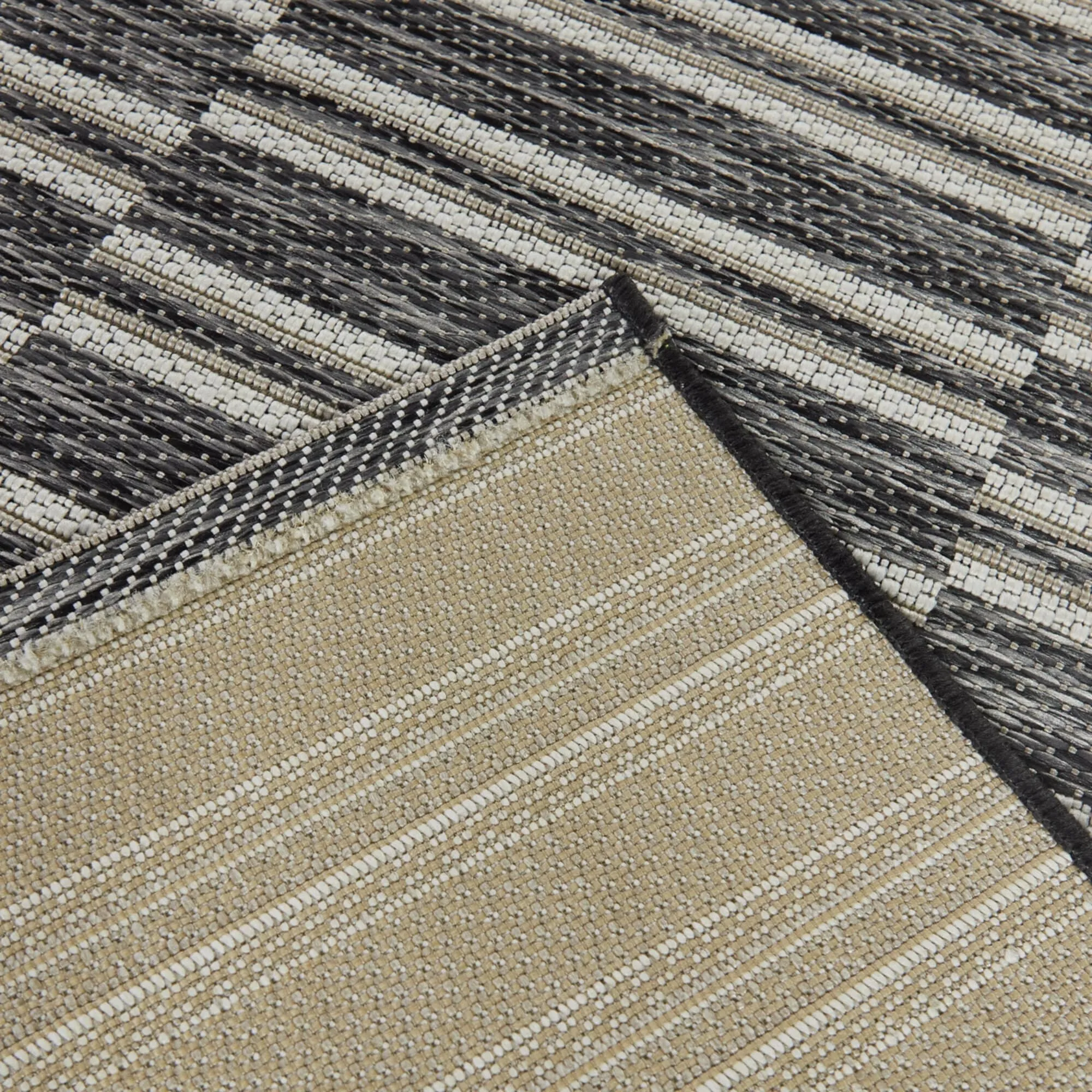 Trevor Modern Striped Indoor/Outdoor Area Rug