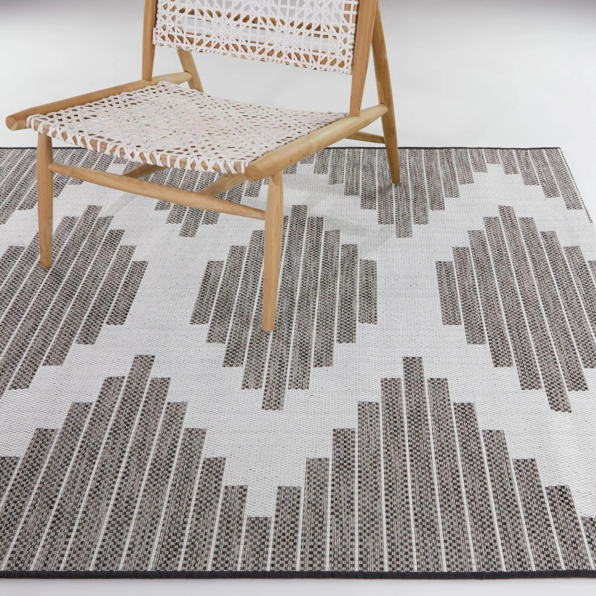 Victor Striped Trellis Indoor/Outdoor Area Rug